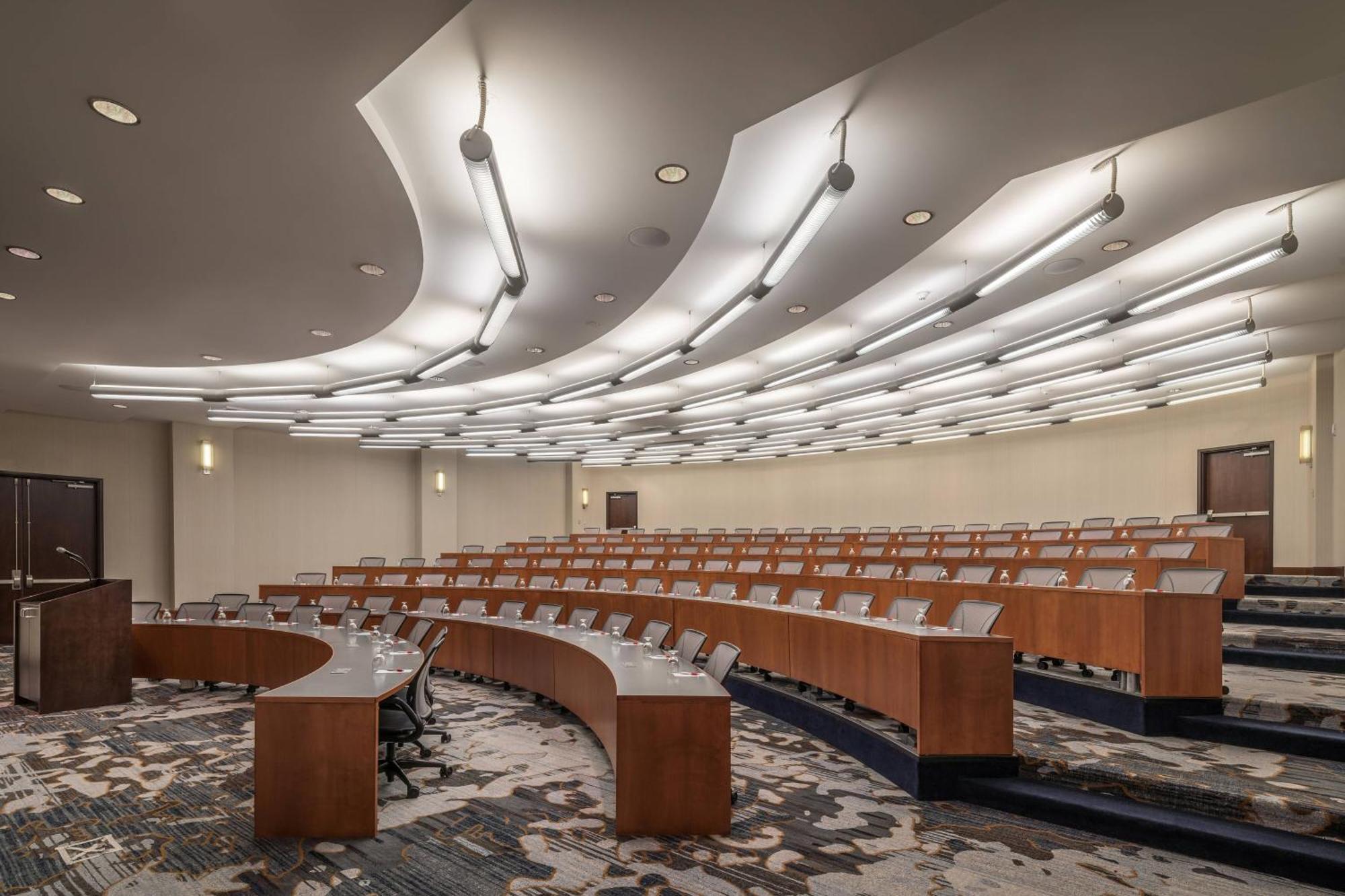 Hotel Marriott & Conference Center 4*